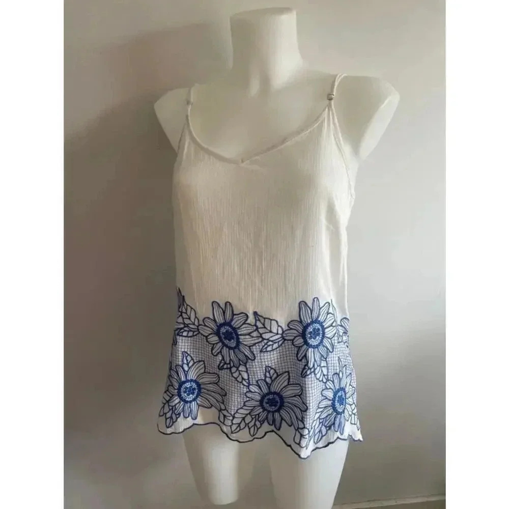 Women's Entro White and Blue Embroidered Floral Boutique Tank Top‎ Size S